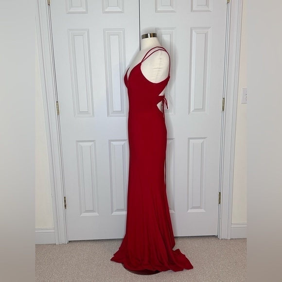 Faviana Long Mermaid Red Gown with Criss Cross Back Sz6 - Picture 7 of 14